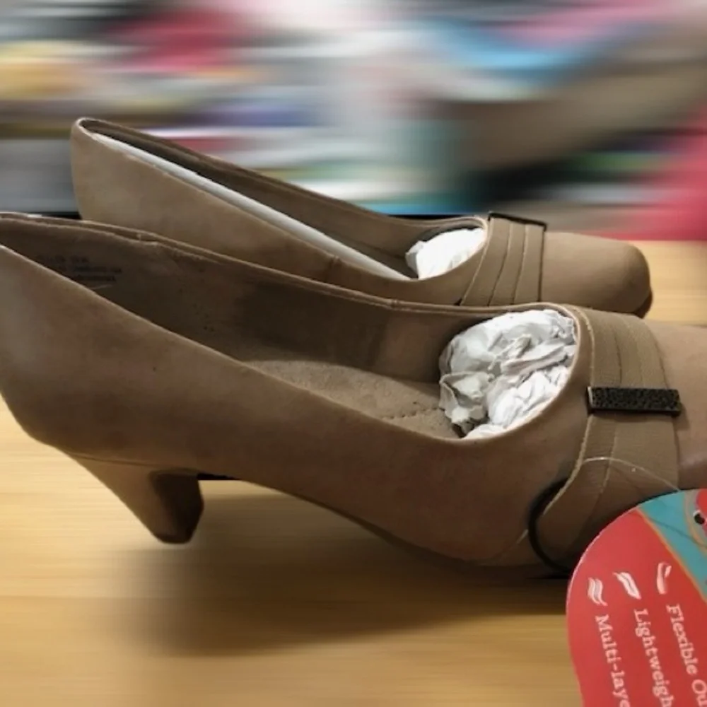 Yuu Tan Heels with Suede Finish and Classic Tapered Heel - Picture 6 of 7